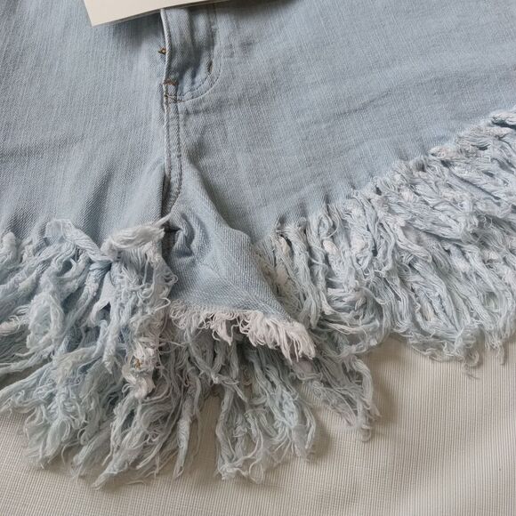 VIP Jeans Light Wash Sculpting Stretch Raw Edge Hem Denim Shorts Women's 23/24 - Picture 11 of 12